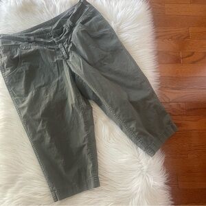 Columbia Green Capri Shorts Size 8 Cotton Hiking Outdoor